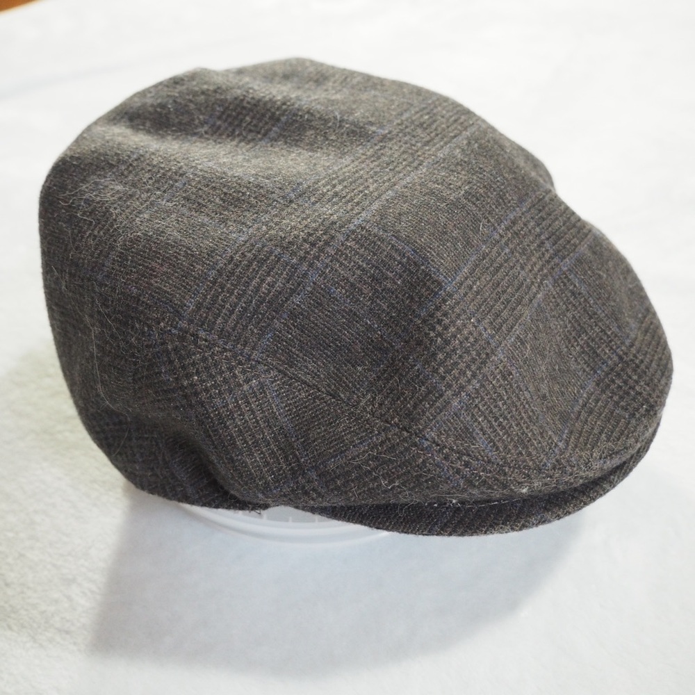 Saks Fifth Avenue Sz L Gray Plaid Cap Wool Blend Made in Italy